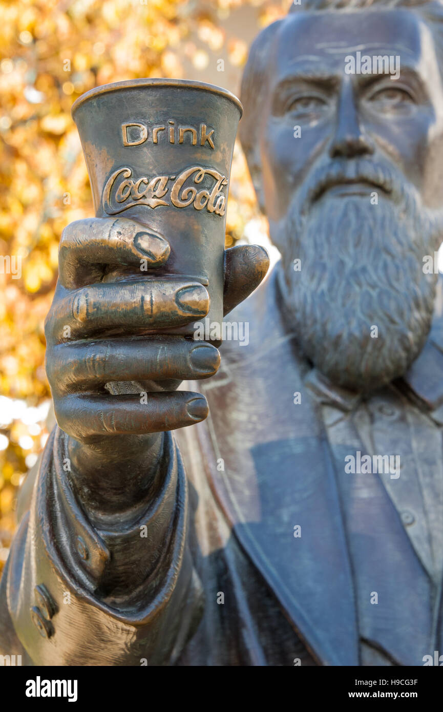 Le monde de Coca-Cola sculpture en bronze de John Pemberton, inventeur du Coca-Cola. Atlanta, Georgia, USA. Banque D'Images