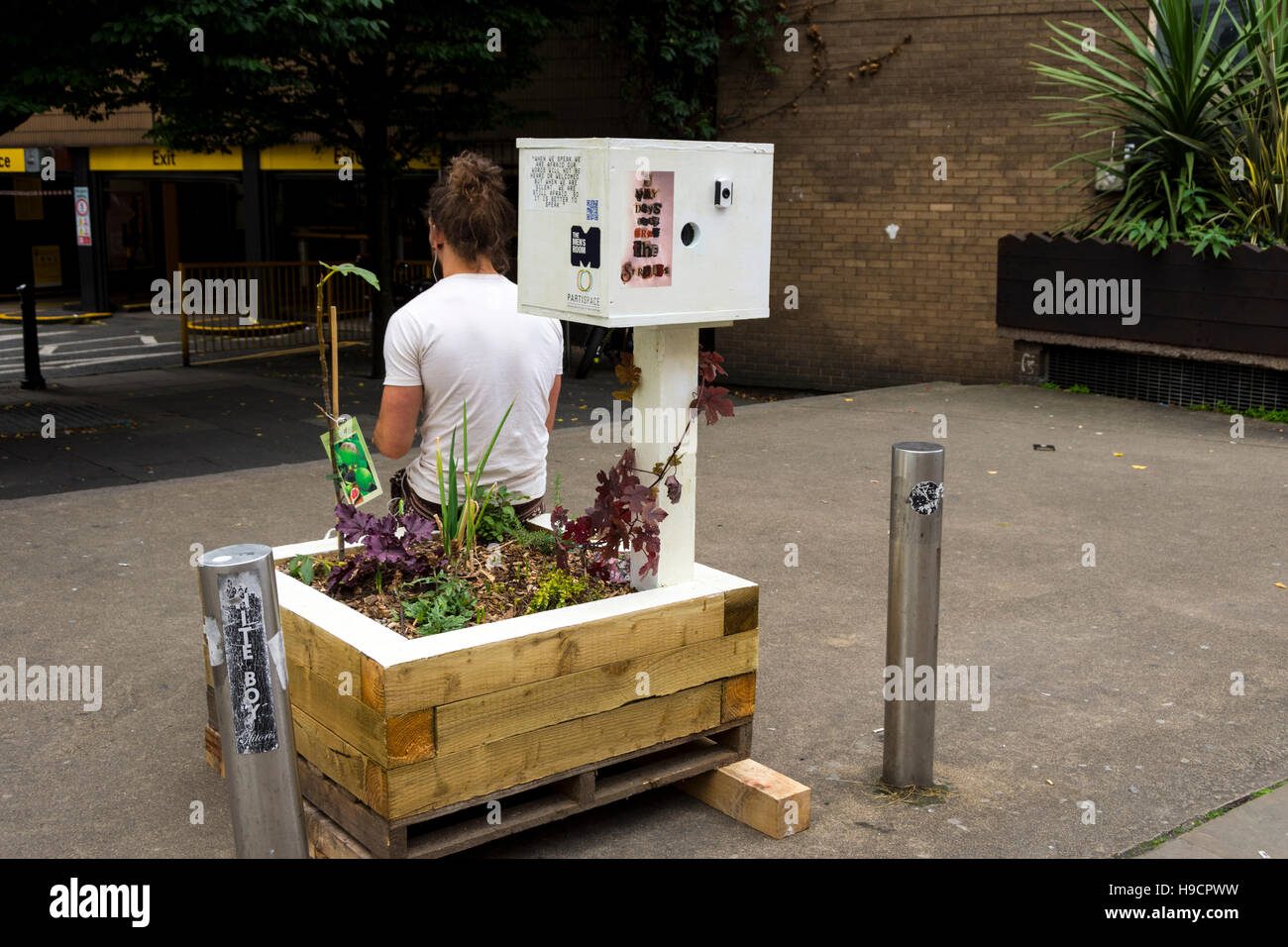 L'un des petits jardins de la guérilla a perdu et trouvé projet par les hommes de l'organisation. Thomas Street, Manchester, UK Banque D'Images