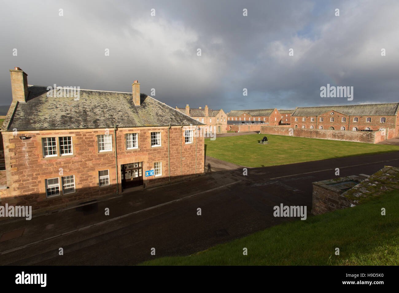 Fort George en Écosse. Vue pittoresque sur les différents bâtiments et les casernes du fort George. Banque D'Images