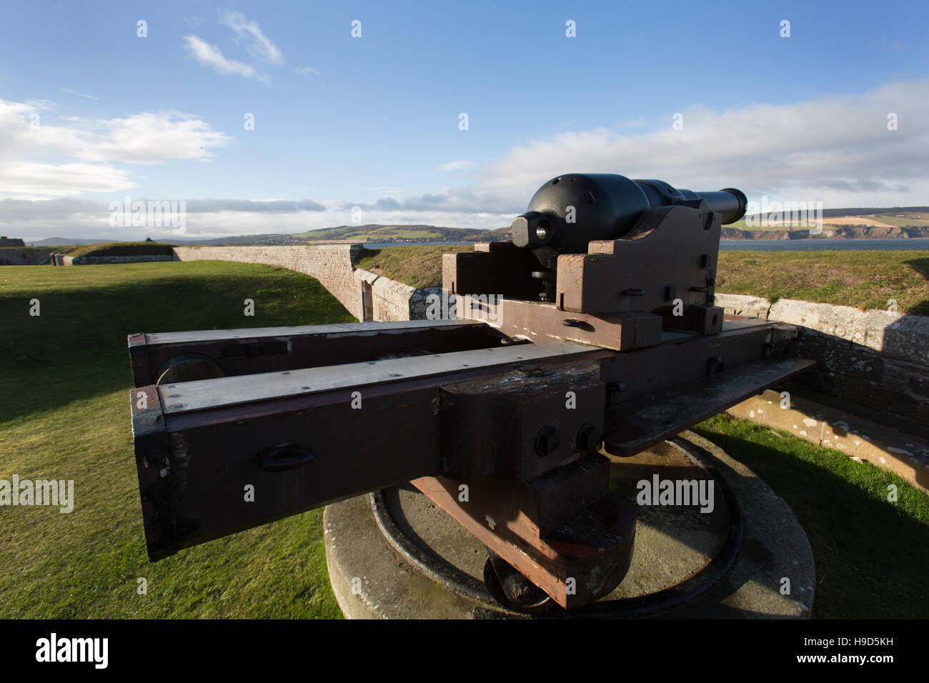 Fort George en Écosse. Vue pittoresque de la RML Canon 64, situé sur le fort George, duc de Cumberland's Bastion. Banque D'Images