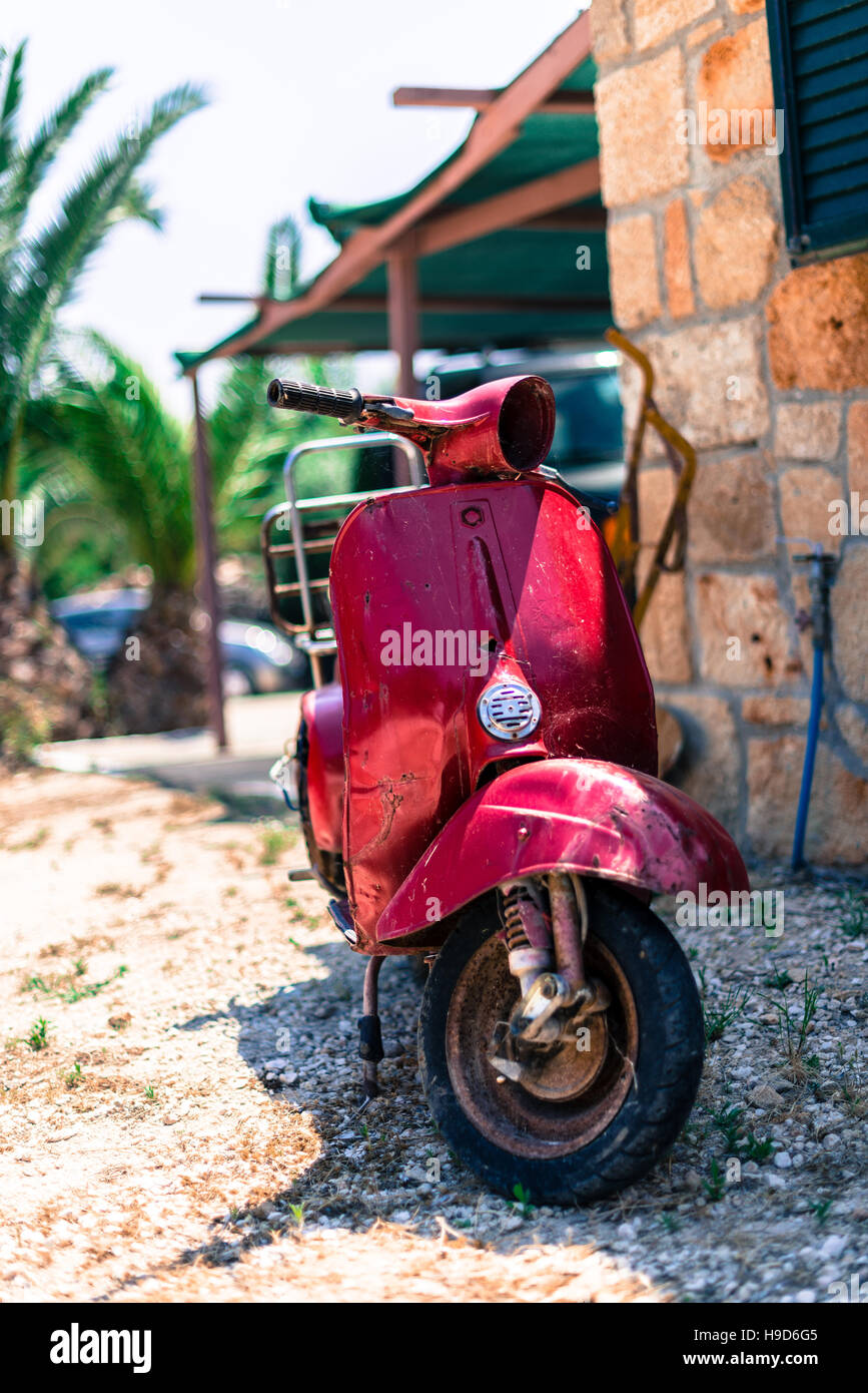 Greek scooter Banque de d'images à résolution - Alamy