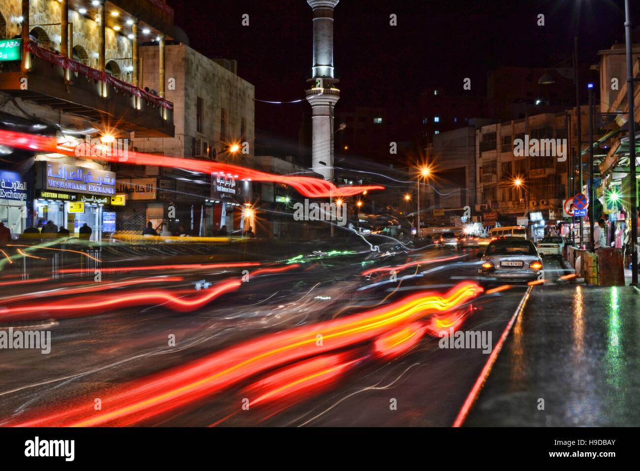 La folie de la circulation d'Amman, les lumières et bazars Banque D'Images