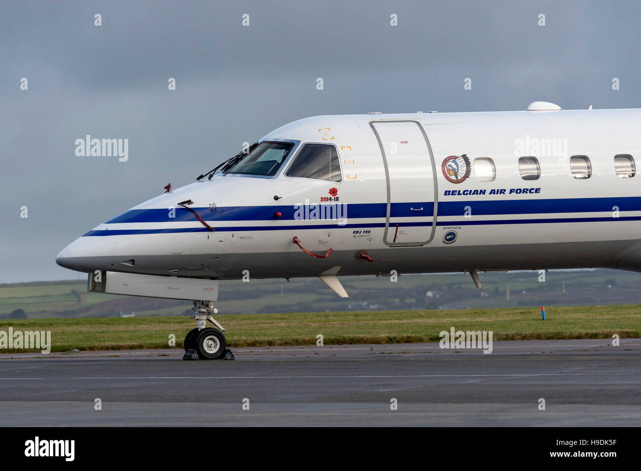 La Force aérienne belge CE-02 Embraer ERJ-135LR sur une escale à RNAS Culdrose Banque D'Images