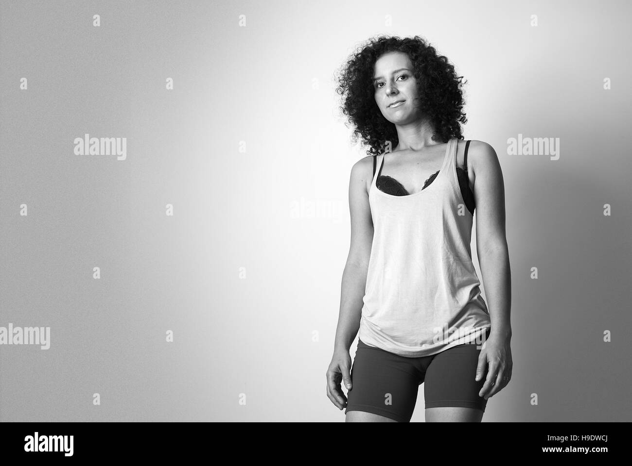 Femme debout Banque D'Images