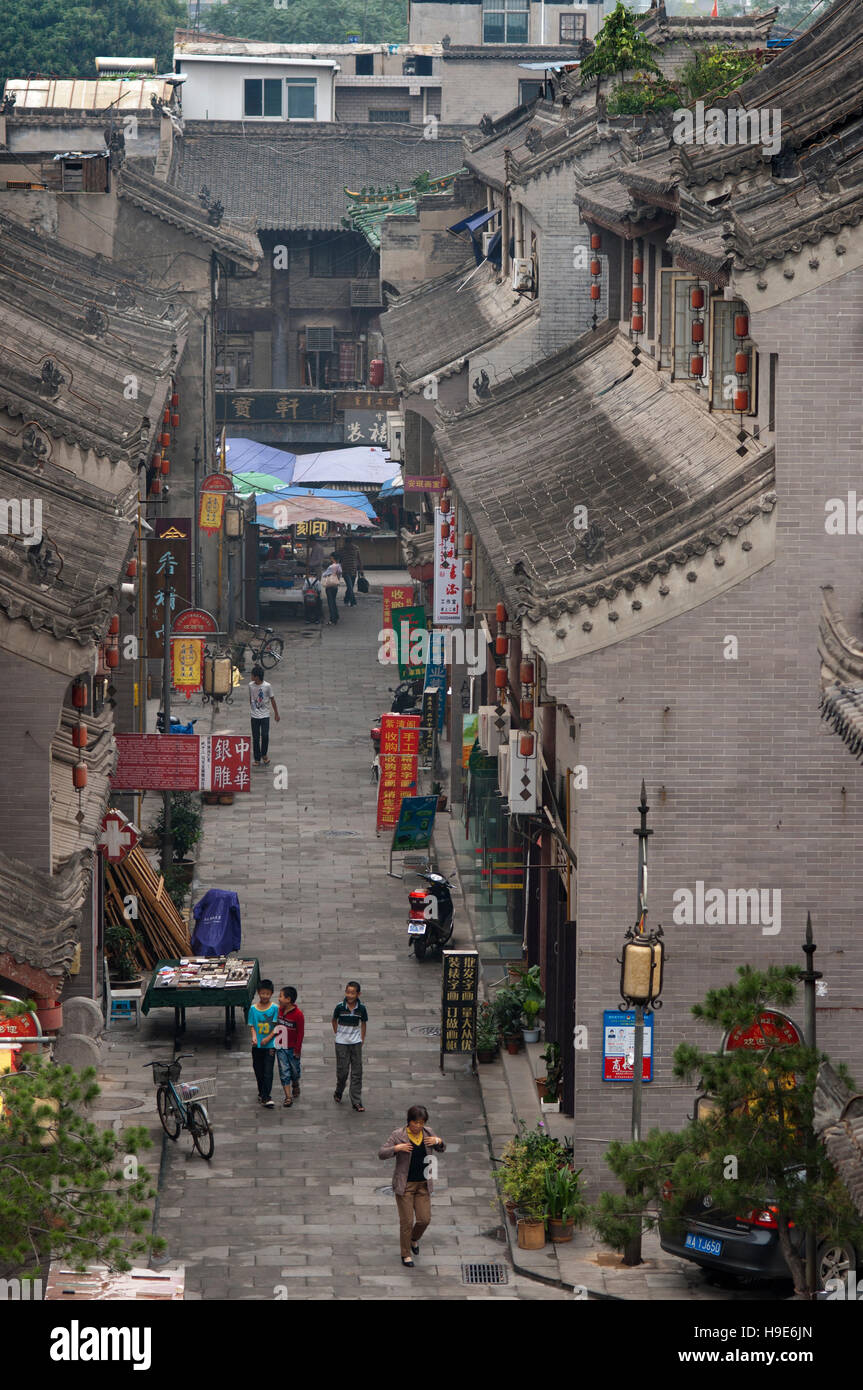 Bâtiments autour de Beilin District est l'un des neuf districts de Xian, Shaanxi, Chine. Salon à côté du mur de Xian où vendent des souvenirs et l'art. Banque D'Images