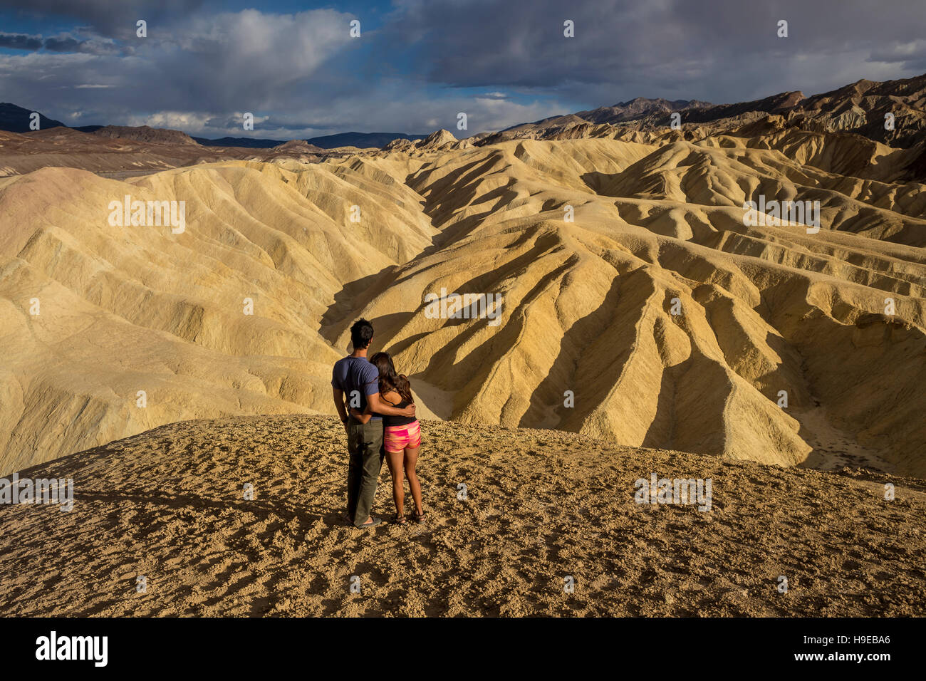 Les touristes, Zabriskie Point, Death Valley National Park, Death Valley, Californie Banque D'Images