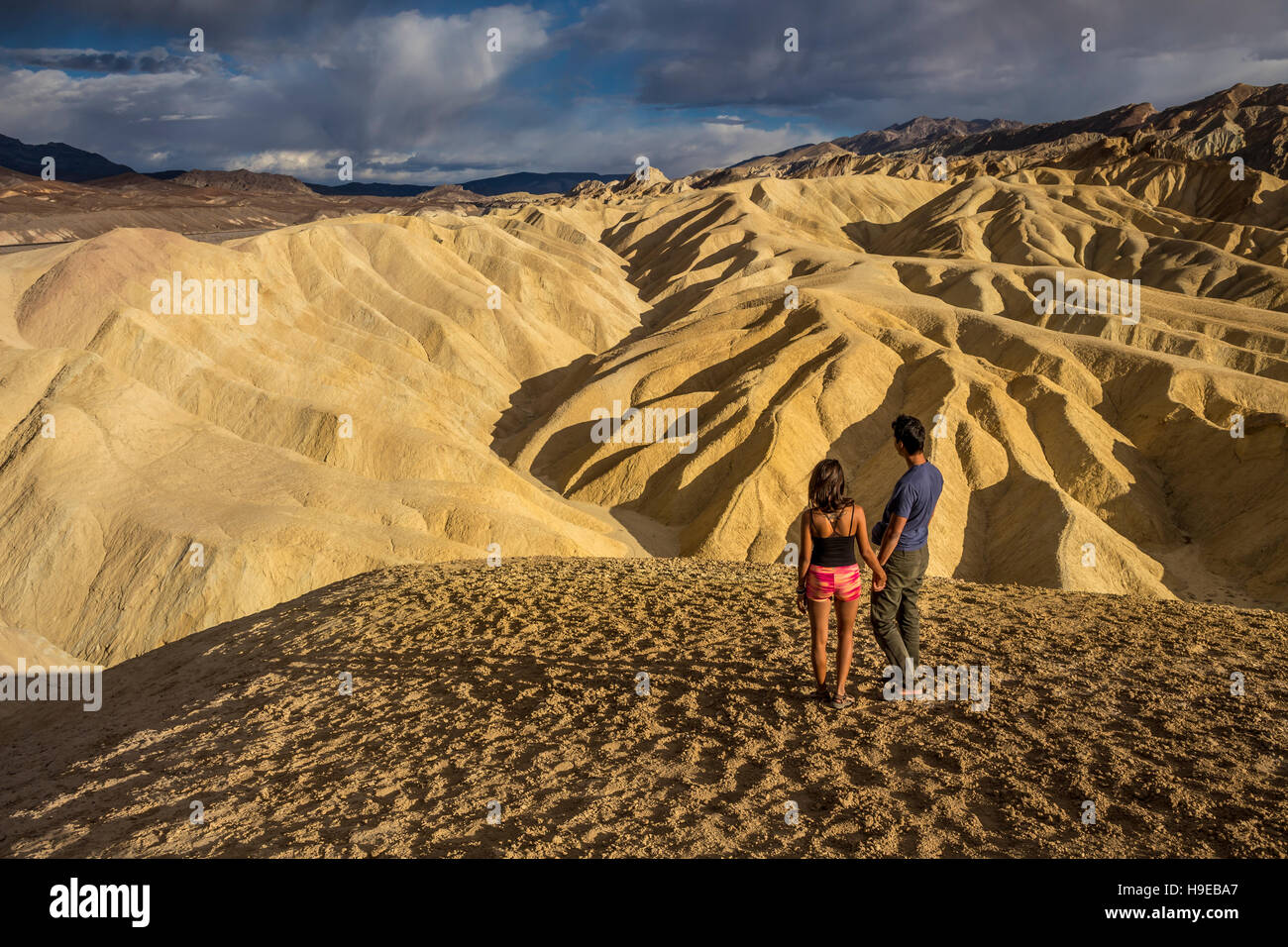 Les touristes, Zabriskie Point, Death Valley National Park, Death Valley, Californie Banque D'Images