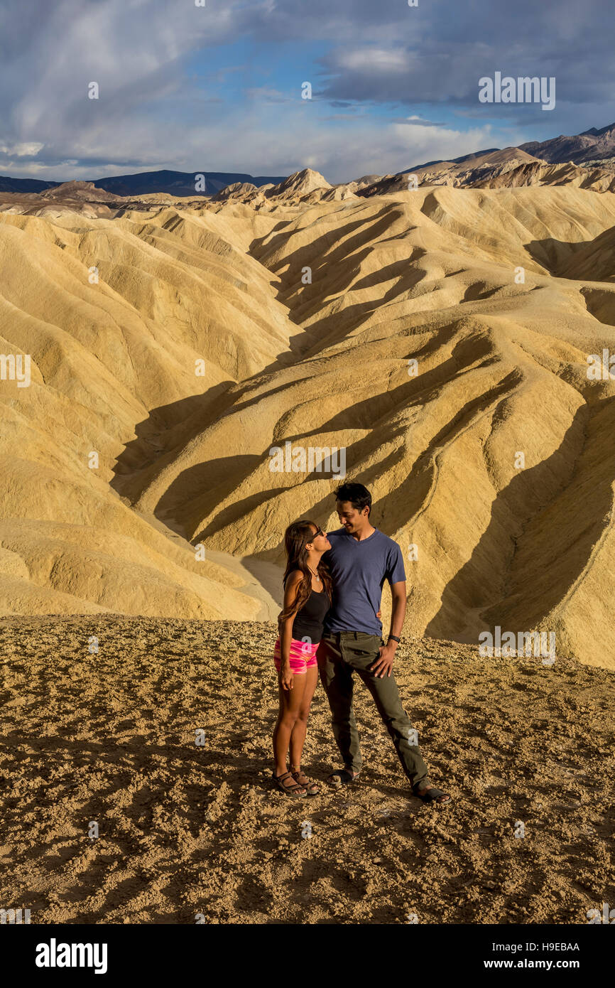 Les touristes, Zabriskie Point, Death Valley National Park, Death Valley, Californie Banque D'Images