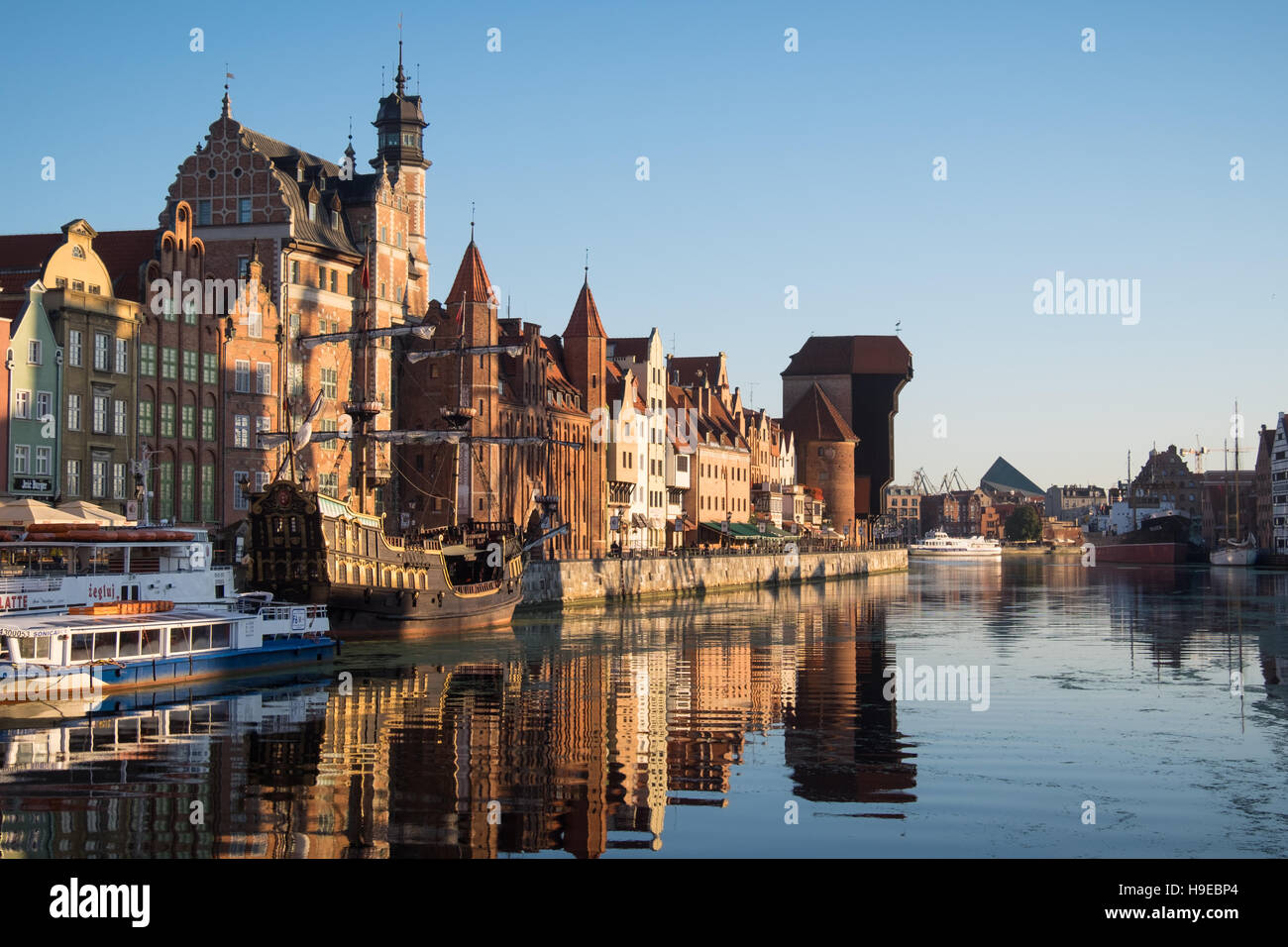 Lumière du matin brille sur la vieille ville de Gdansk, Pologne Banque D'Images