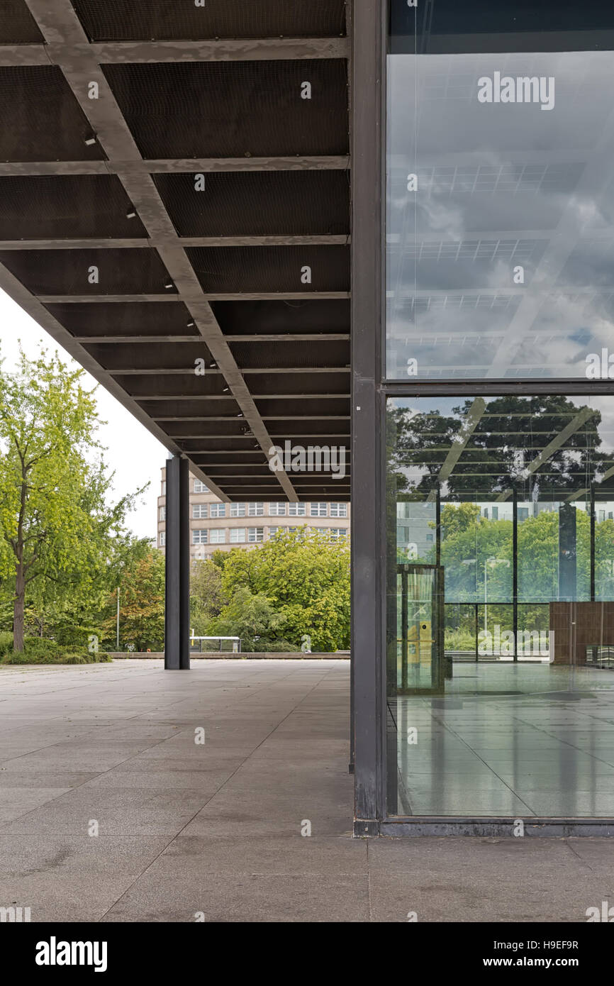 BERLIN, ALLEMAGNE - Juillet 2015 : Neue Nationalgalerie, également connu sous le nom de Nouvelle Galerie Nationale de Berlin. Vue extérieure du musée conçu par l'architecte Lu Banque D'Images