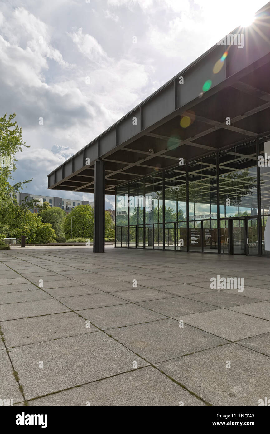 BERLIN, ALLEMAGNE - Juillet 2015 : Neue Nationalgalerie, également connu sous le nom de Nouvelle Galerie Nationale de Berlin. Vue extérieure du musée conçu par l'architecte Lu Banque D'Images