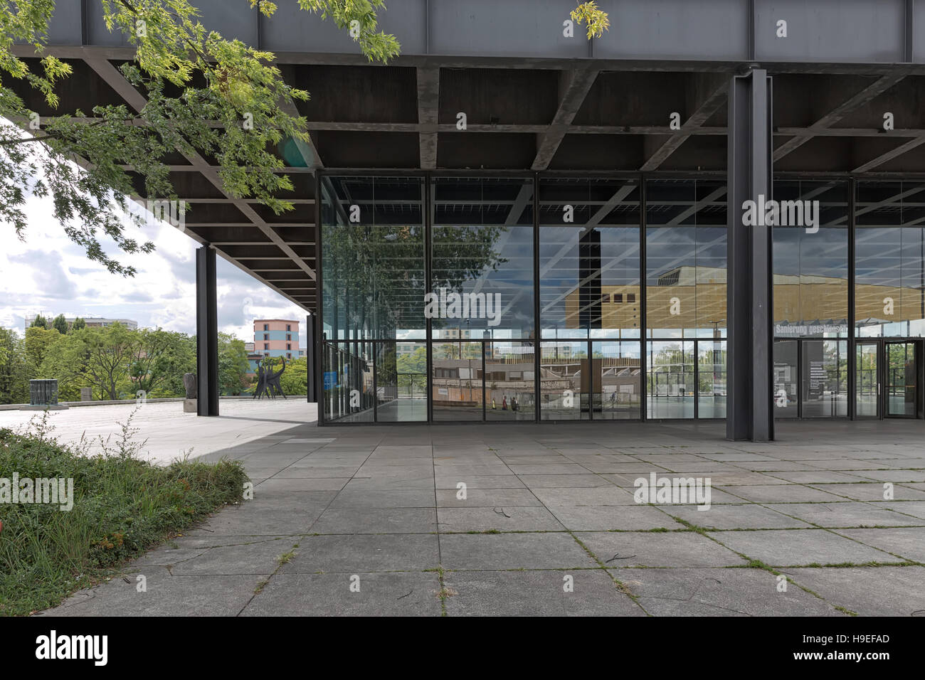 BERLIN, ALLEMAGNE - Juillet 2015 : Neue Nationalgalerie, également connu sous le nom de Nouvelle Galerie Nationale de Berlin. Vue extérieure du musée conçu par l'architecte Lu Banque D'Images