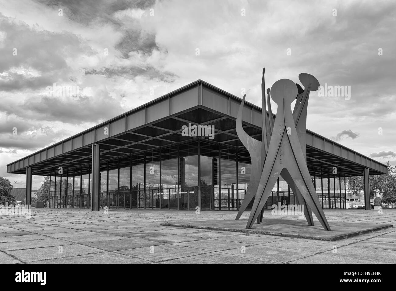 BERLIN, ALLEMAGNE - Juillet 2015 : vue extérieure de la Neue Nationalgalerie art gallery est un chef-d'œuvre de l'architecture moderne conçu par Mies Van Der Banque D'Images