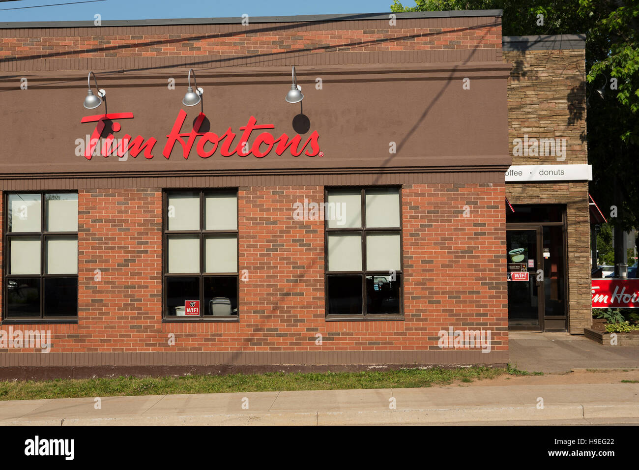 Tim Hortons à Wolfville, en Nouvelle-Écosse, Canada. Le café est une chaîne populaire de cafés. Banque D'Images
