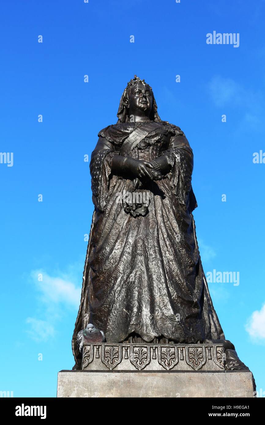 Statue de la reine Victoria dans la région de Dunn Place, Paisley, Renfrewshire, en Écosse Banque D'Images