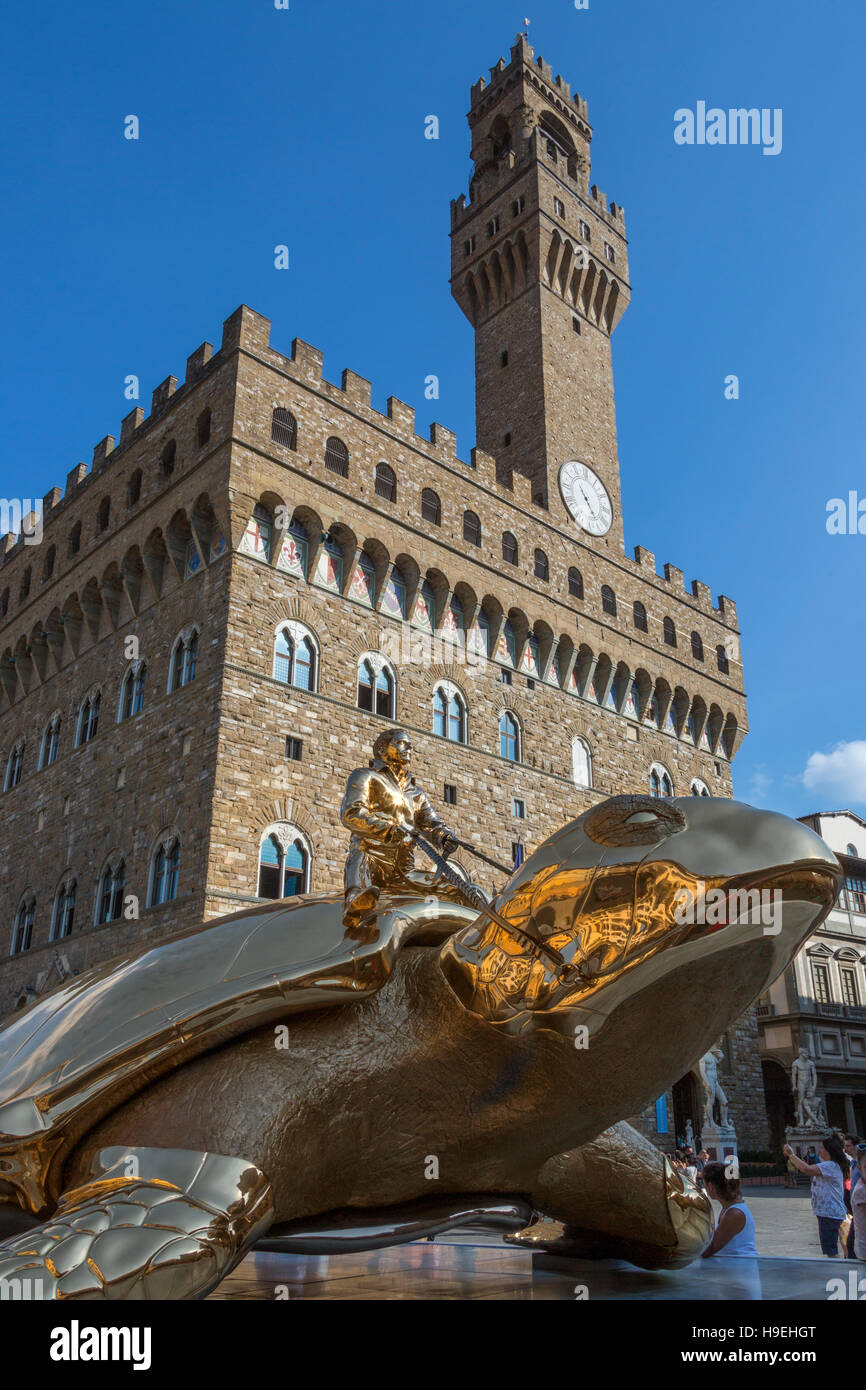 Art moderne près de l'Palazzo Vecchio (Vieux palais) est l'hôtel de ville de la ville de Florence, en Italie. Banque D'Images