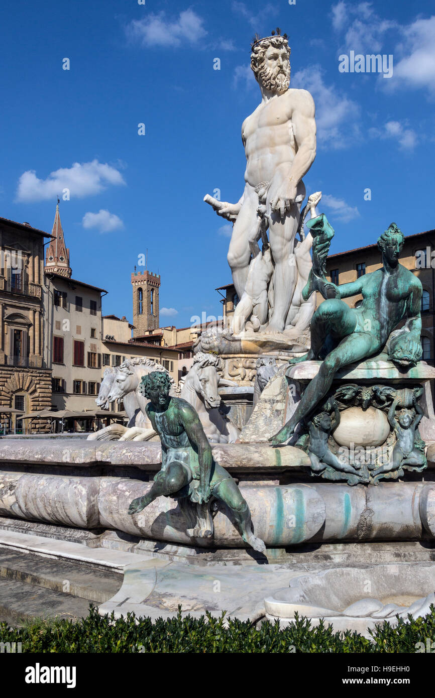 Le David de Michelangelo près du Palazzo Vecchio (Vieux palais) est l'hôtel de ville de la ville de Florence, en Italie. Banque D'Images