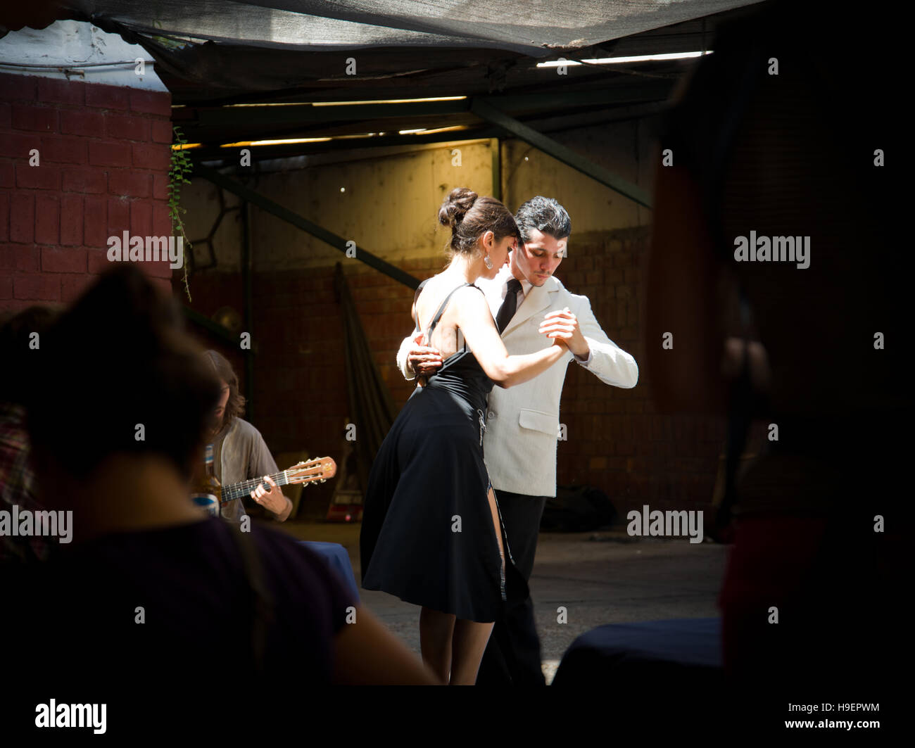 Les danseurs de tango à San Telmo, Buenos Aires, Argentine. Banque D'Images