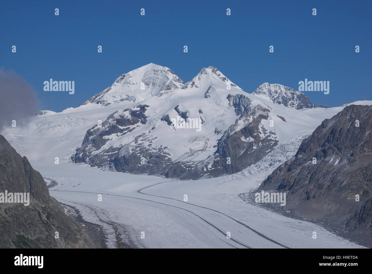 Snowy mountain road, Glacier d'Aletsch, Canton des Grisons, Suisse Banque D'Images