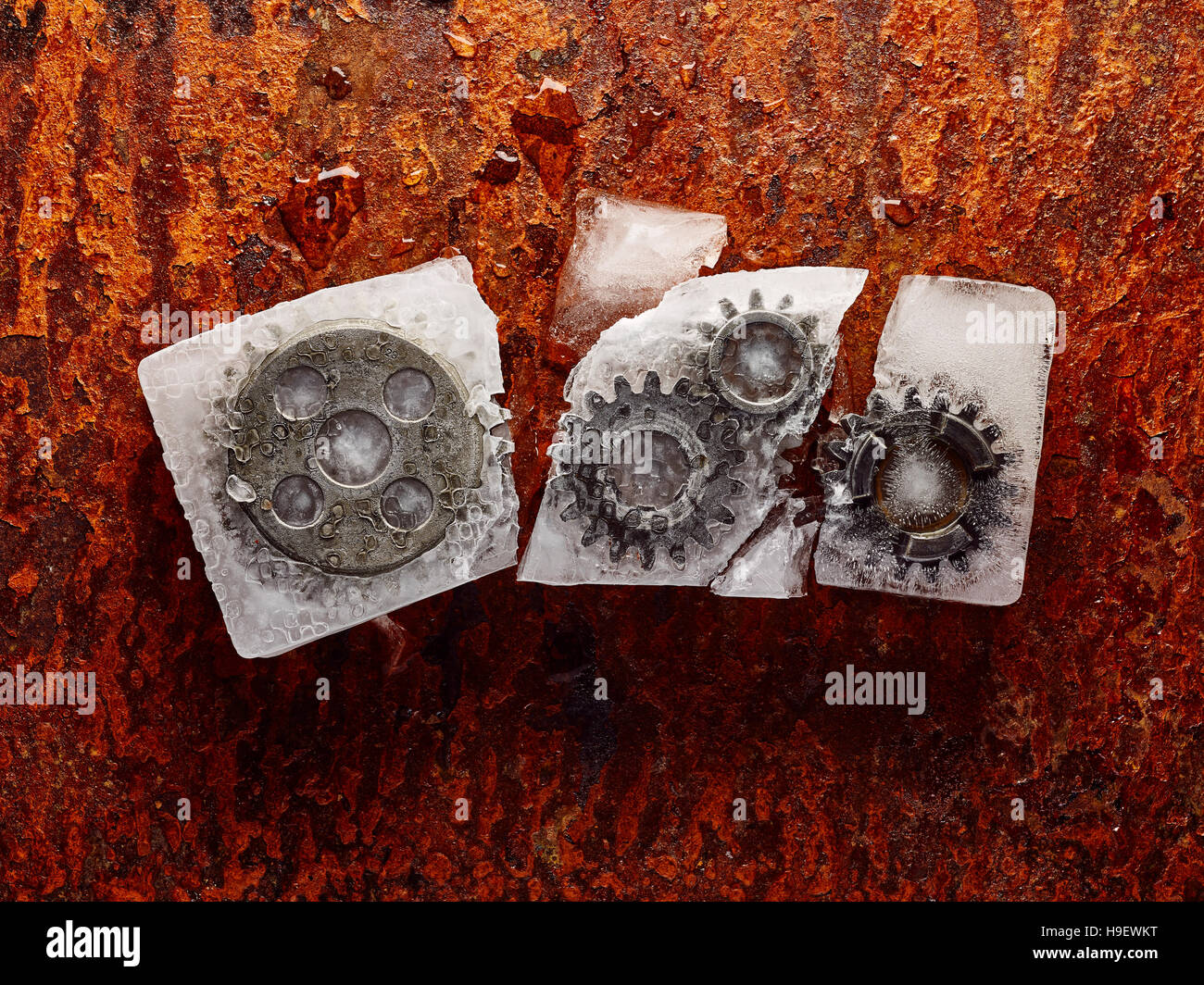 Gears congelé dans la glace brisée Banque D'Images