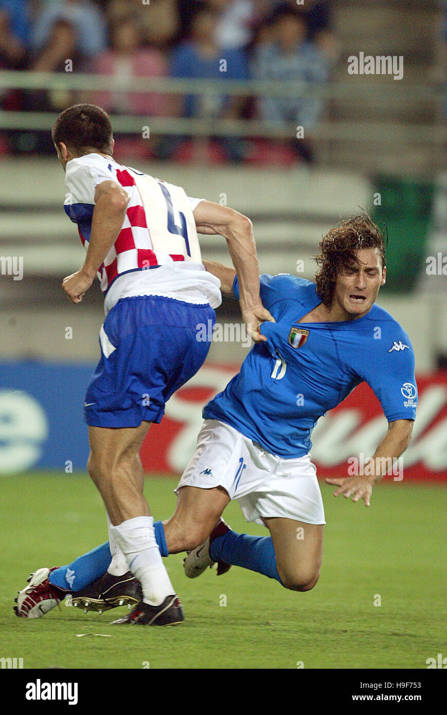 STJEPAN TOMAS FRANCESCO TOTTI ITALIE V CROATIE PREFECTURAL KASHIMA STADIUM IBARAKI AU JAPON 08 Juin 2002 Banque D'Images