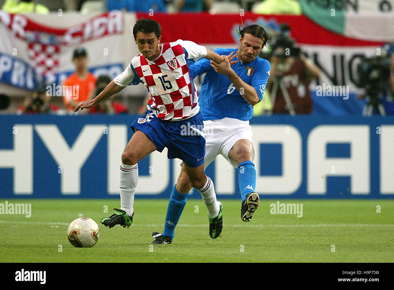 DANIEL SARIC CRISTIANO ZANETTI ITALIE V CROATIE PREFECTURAL KASHIMA STADIUM IBARAKI AU JAPON 08 Juin 2002 Banque D'Images