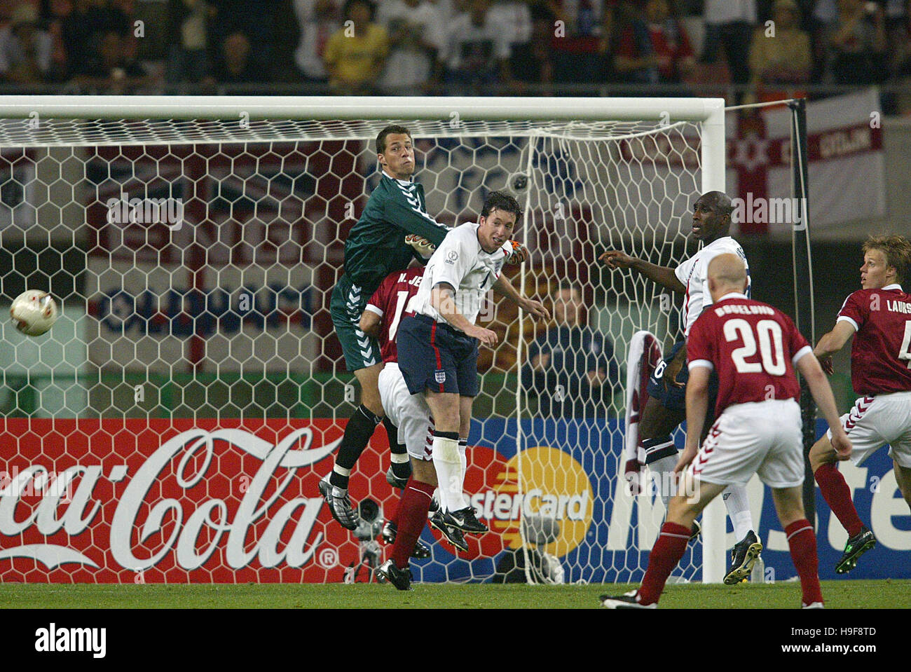 THOMAS SORENSEN POINÇONS CLAIR DANEMARK V ANGLETERRE NIIGATA STADIUM GRAND CYGNE NIIGATA AU JAPON 15 Juin 2002 Banque D'Images