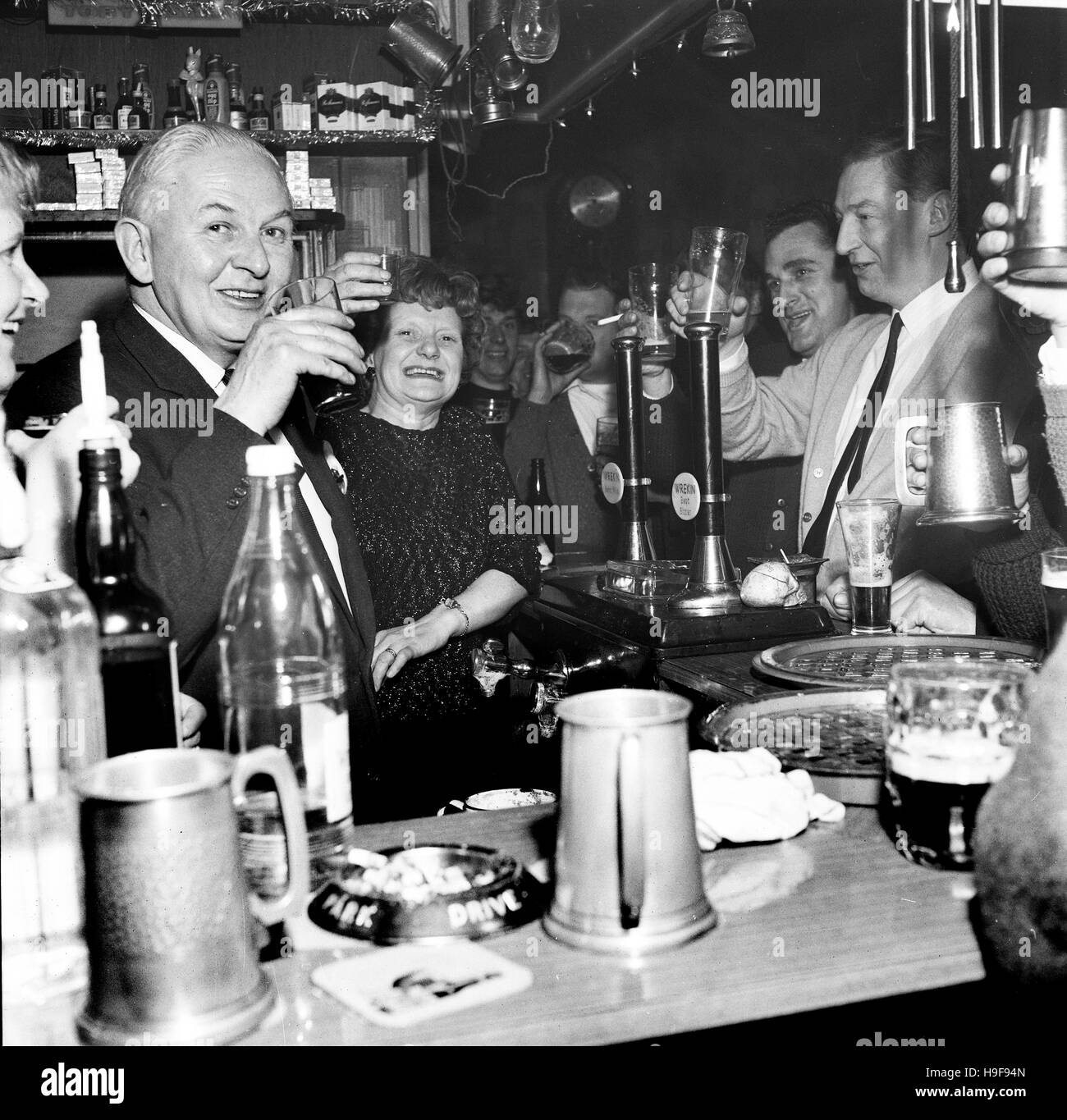 La dernière nuit au pub New Inn à Madeley Shropshire 1968 PHOTO DE DAVID BAGNALL Banque D'Images