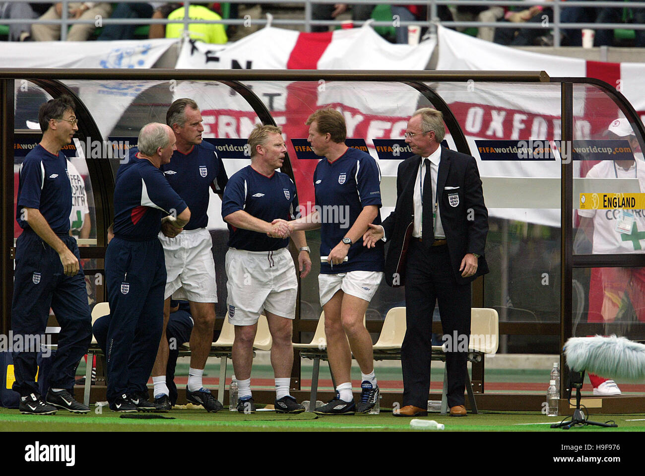 Angleterre Audience à coup de sifflet final le NIGERIA V ANGLETERRE STADE NAGAI d'OSAKA Osaka JAPON 12 Juin 2002 Banque D'Images