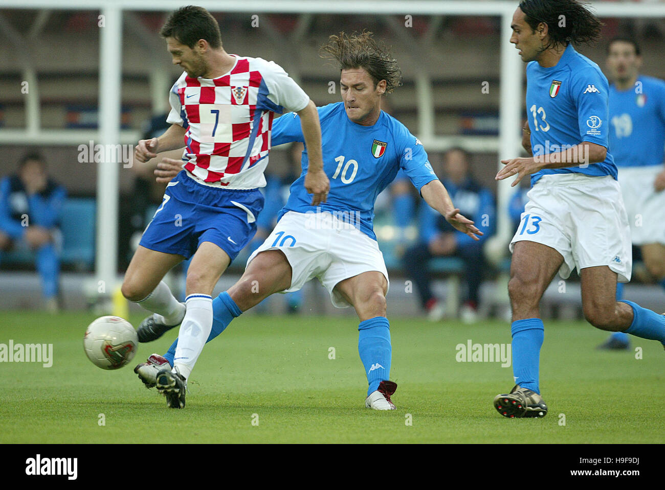 FRANCESCO TOTTI DAVOR VUGRINEC ITALIE V CROATIE IBARAKI KASHIMA STADIUM d'IBARAKI AU JAPON 08 Juin 2002 Banque D'Images