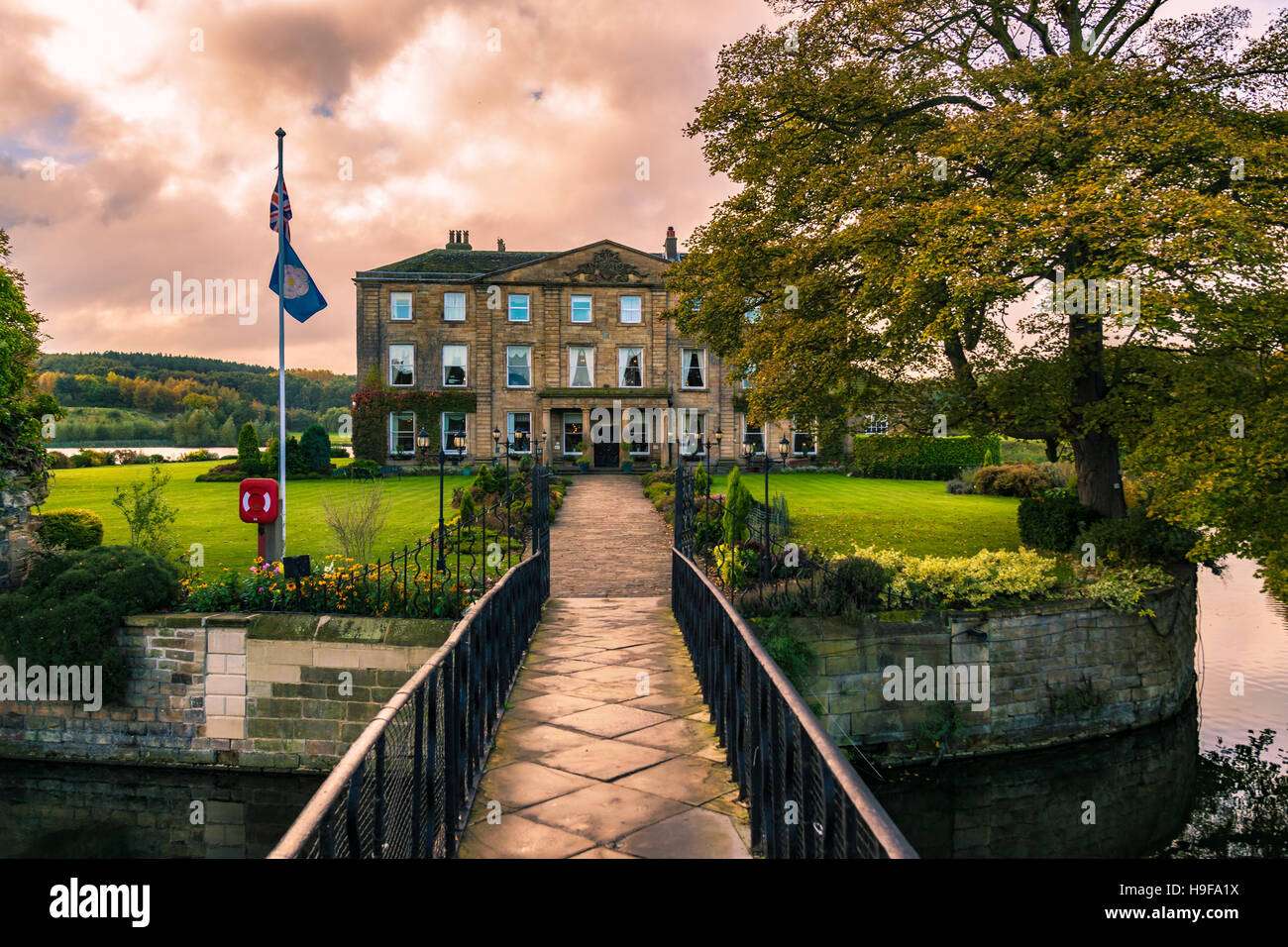 Wakefield, Royaume-Uni - Octobre 20, 2016 : Walton Hall, un hôtel 4 étoiles dans un cadre pittoresque de douces collines boisées. Banque D'Images