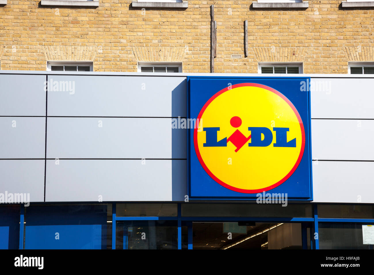 Signe au-dessus de Lidl supermarché épicerie (Camden, Londres, UK) Banque D'Images