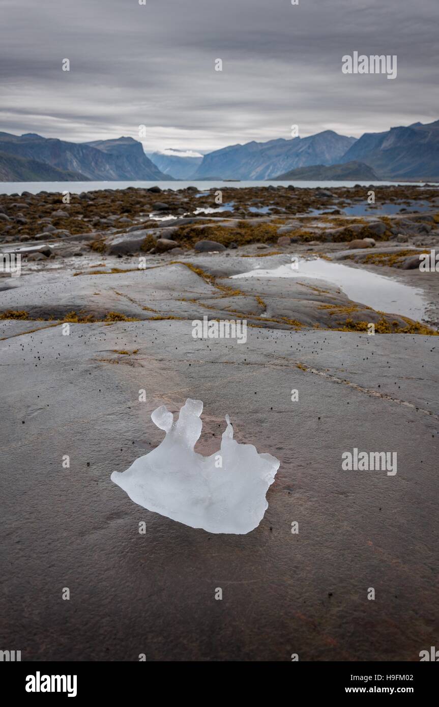 Les restes d'Iceberg à Pangnirtung, au Nunavut, Canada. 2/2 Banque D'Images