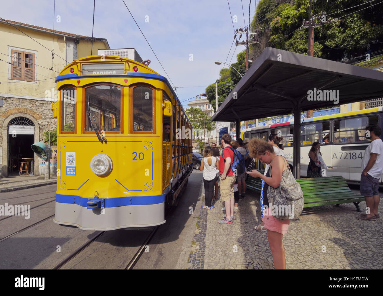 Brésil, Rio de Janeiro, le tramway de Santa Teresa sur Largo dos Guimarães. Banque D'Images