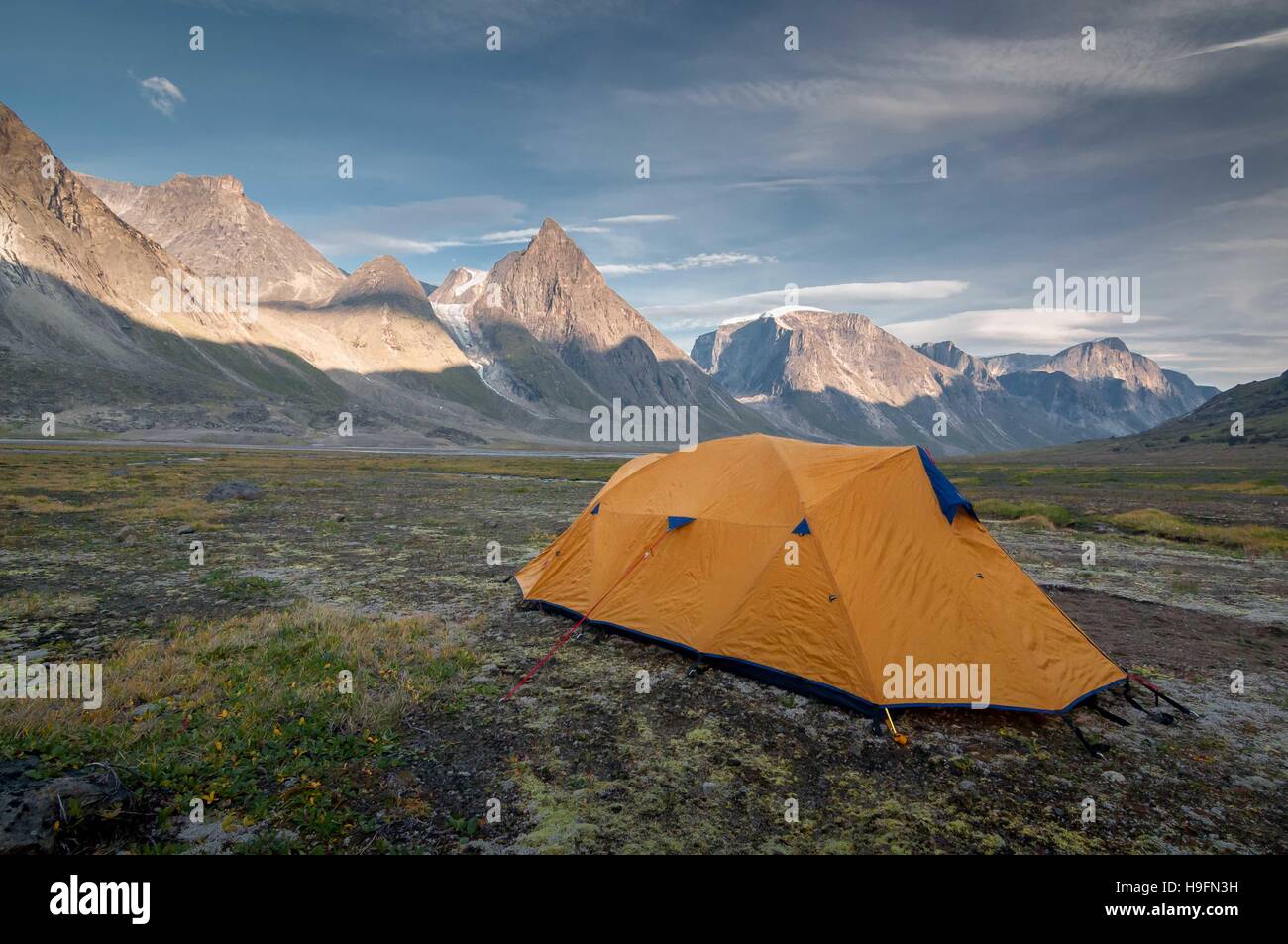 Camp 1 sur le chemin vers le mont Thor, Nunavut, Canada. Banque D'Images