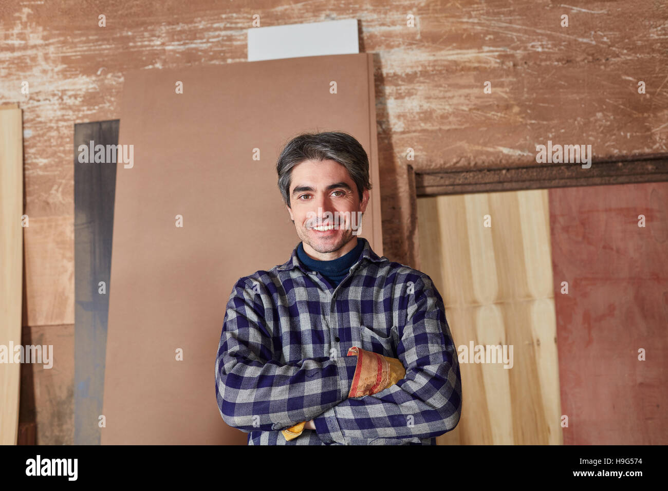 L'homme en tant qu'artisan ou travailleur du contenu à la Banque D'Images