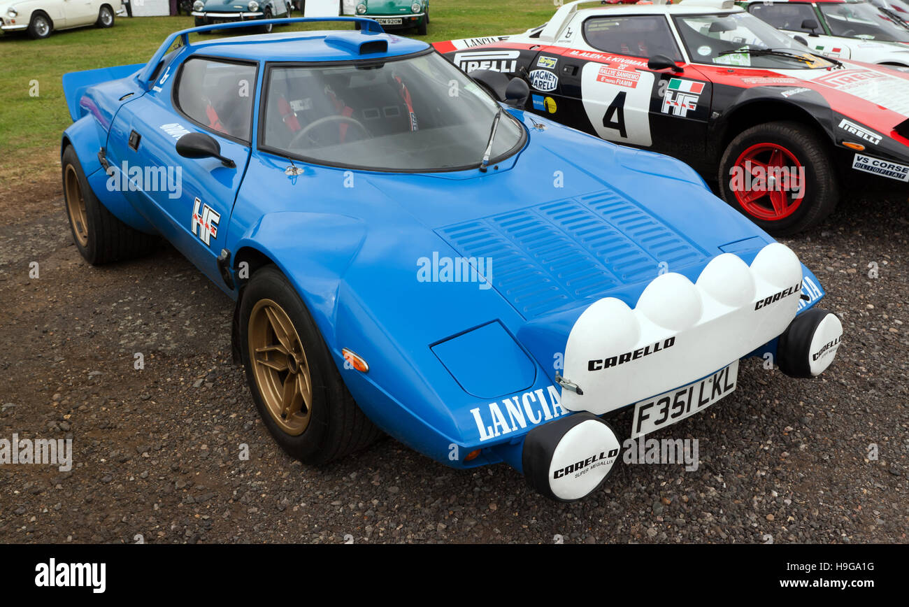 Vue de trois-quarts d'un bleu, 1988 Hawk HF3000, une copie d'une Lancia Stratos HF sur l'affichage à la Silverstone Classic 2016 Banque D'Images