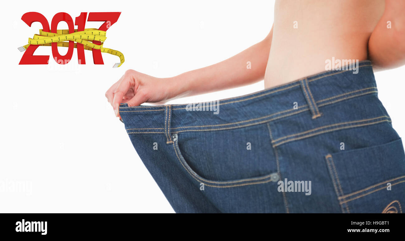 Composite image d'une femme en pantalon trop gros ventre Banque D'Images
