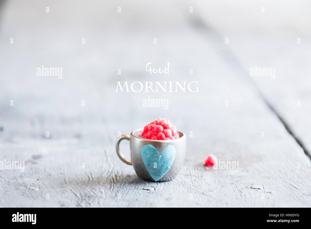 Tasse à café avec des notes de framboises et de bon matin, un petit-déjeuner sur la fête des mères, ou Womens Banque D'Images