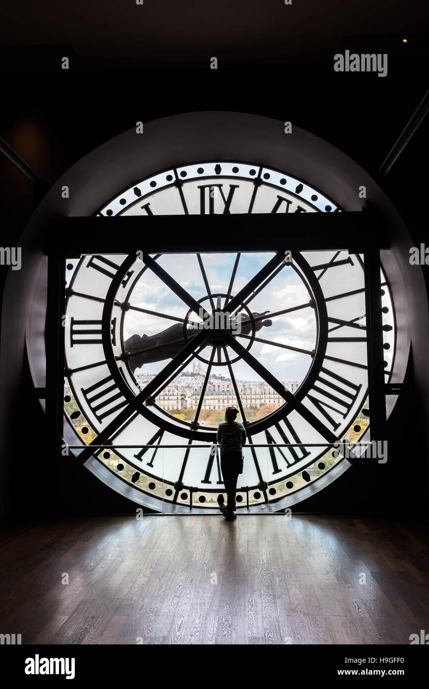 Horloge géante de musée d'Orsay à Paris, France Photo Stock - Alamy