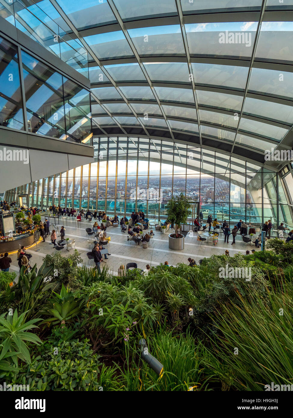 Le Sky Garden en haut de l'édifice talkie walkie (20) Fenchurch Street, Londres, Royaume-Uni. Banque D'Images
