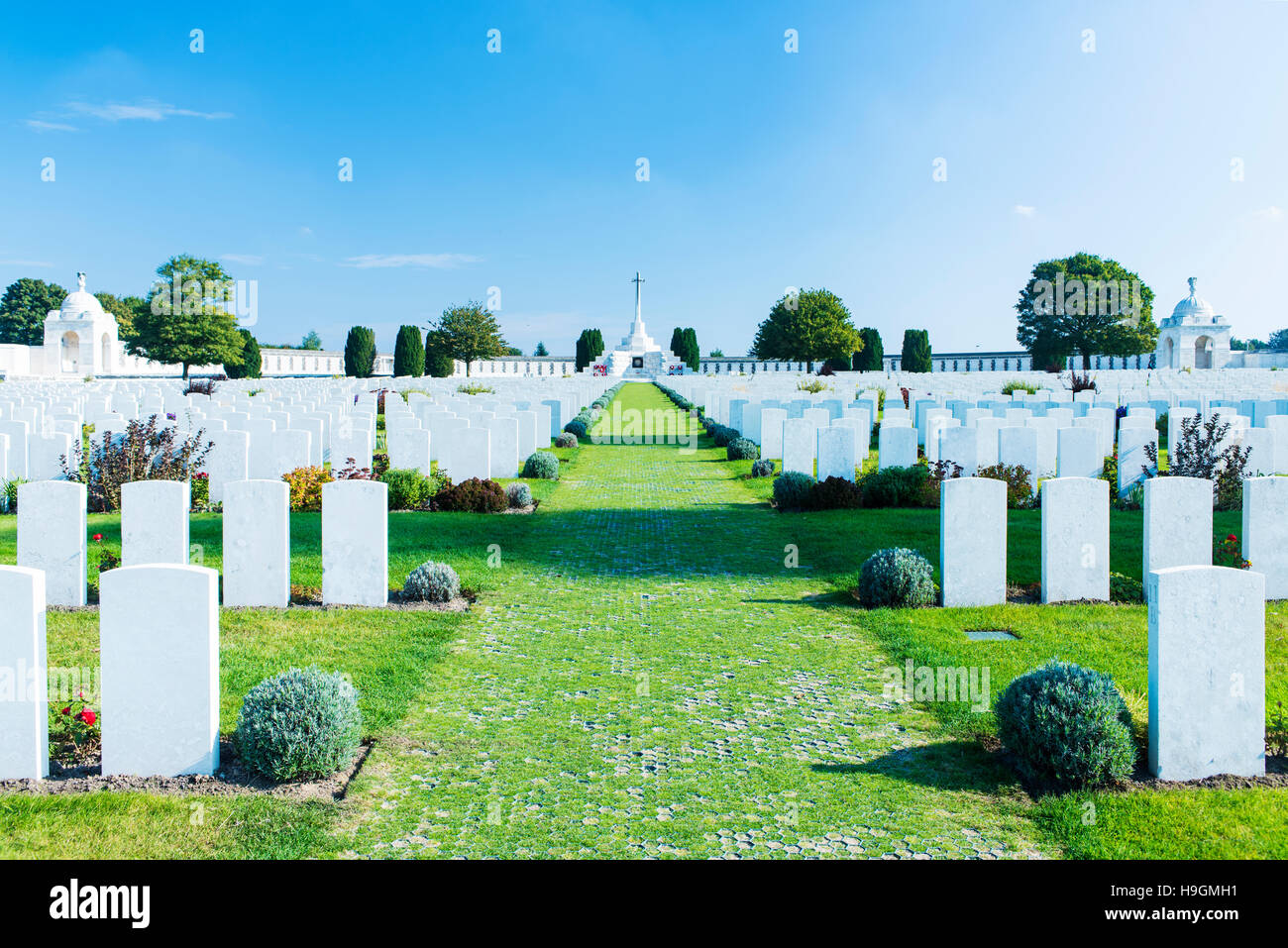 Des sépultures de guerre du Commonwealth de Tyne Cot Cemetery and Memorial près de Zonnebeke en Belgique Banque D'Images