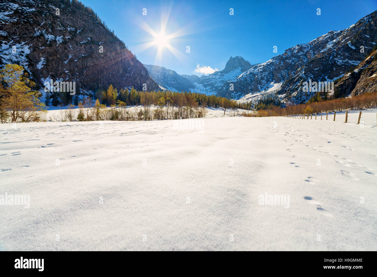 Au début de la fin de l'automne paysage d'hiver dans les Alpes. L'Autriche, le Tyrol. Banque D'Images