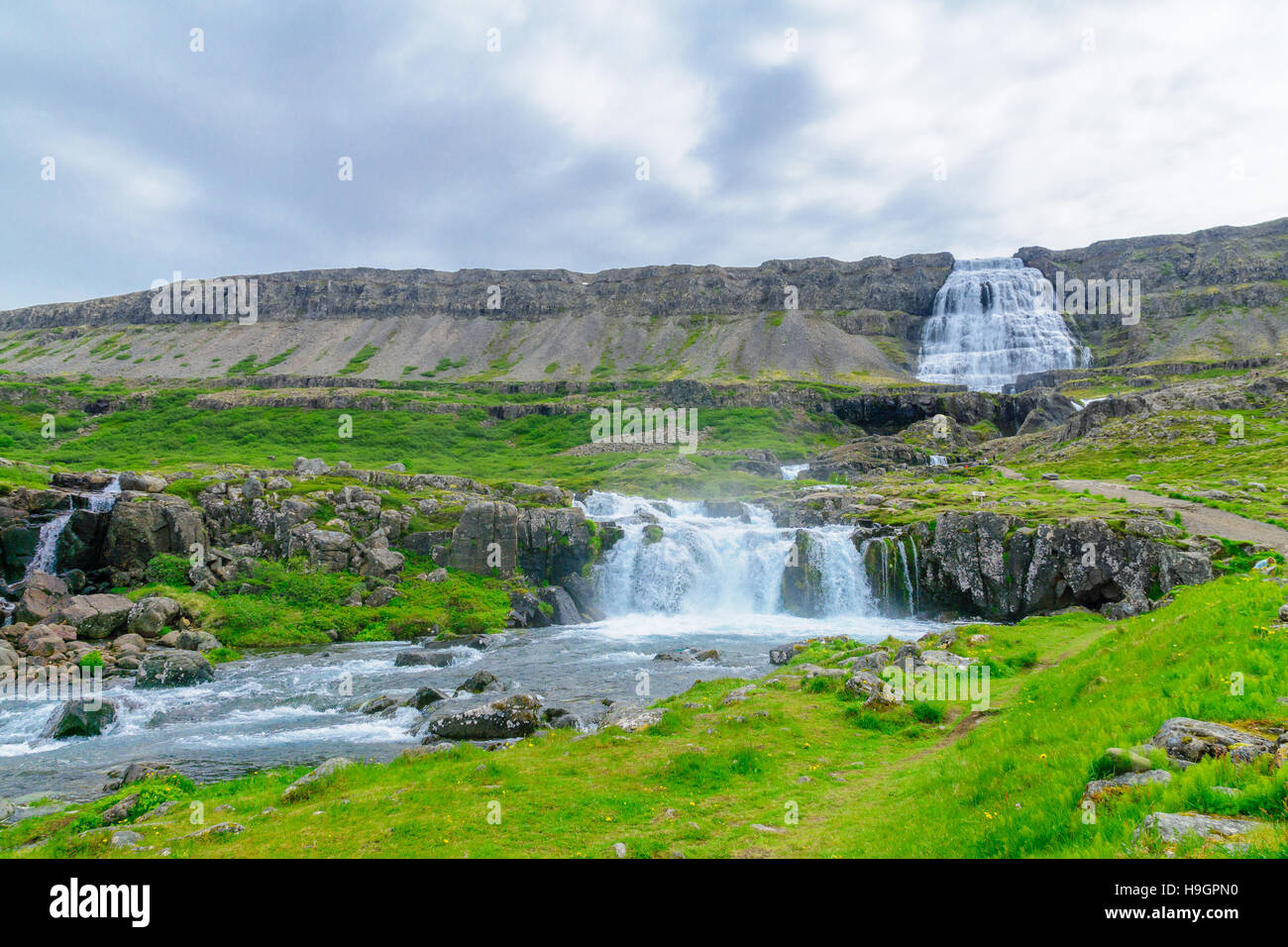 Vue de la cascade Dynjandi, dans les fjords de l'Ouest, région de l'Islande Banque D'Images