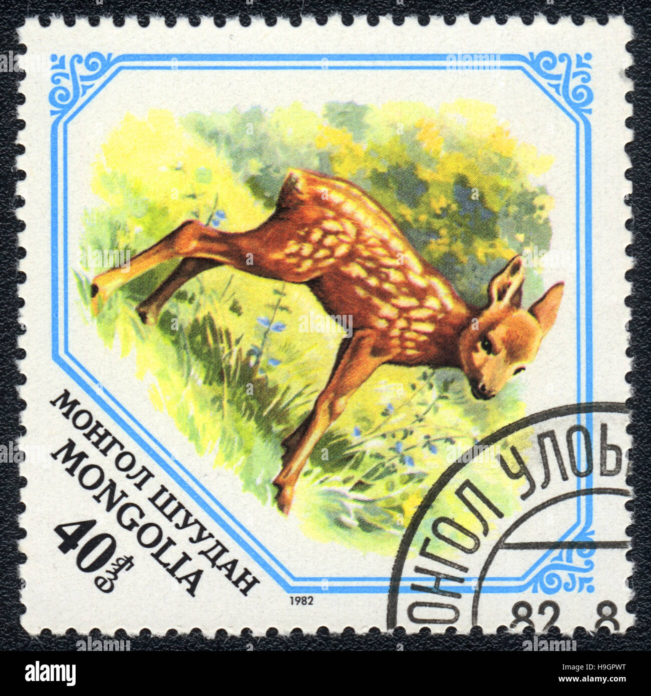 Un timbre-poste imprimé en Mongolie montre un jeune Cerf, 1982 Banque D'Images