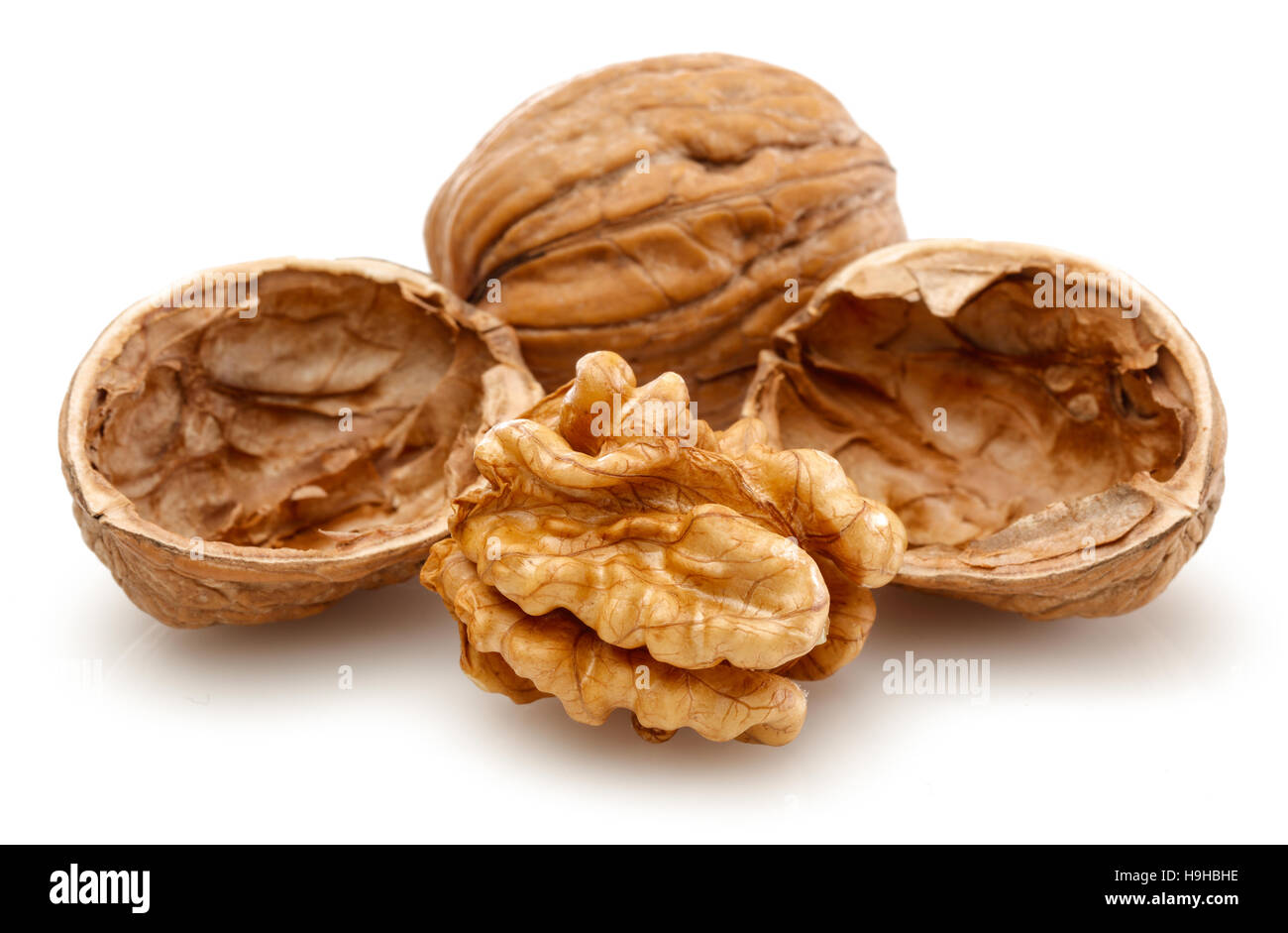 Noix décortiquées et ses grains. Isolé sur fond blanc Banque D'Images