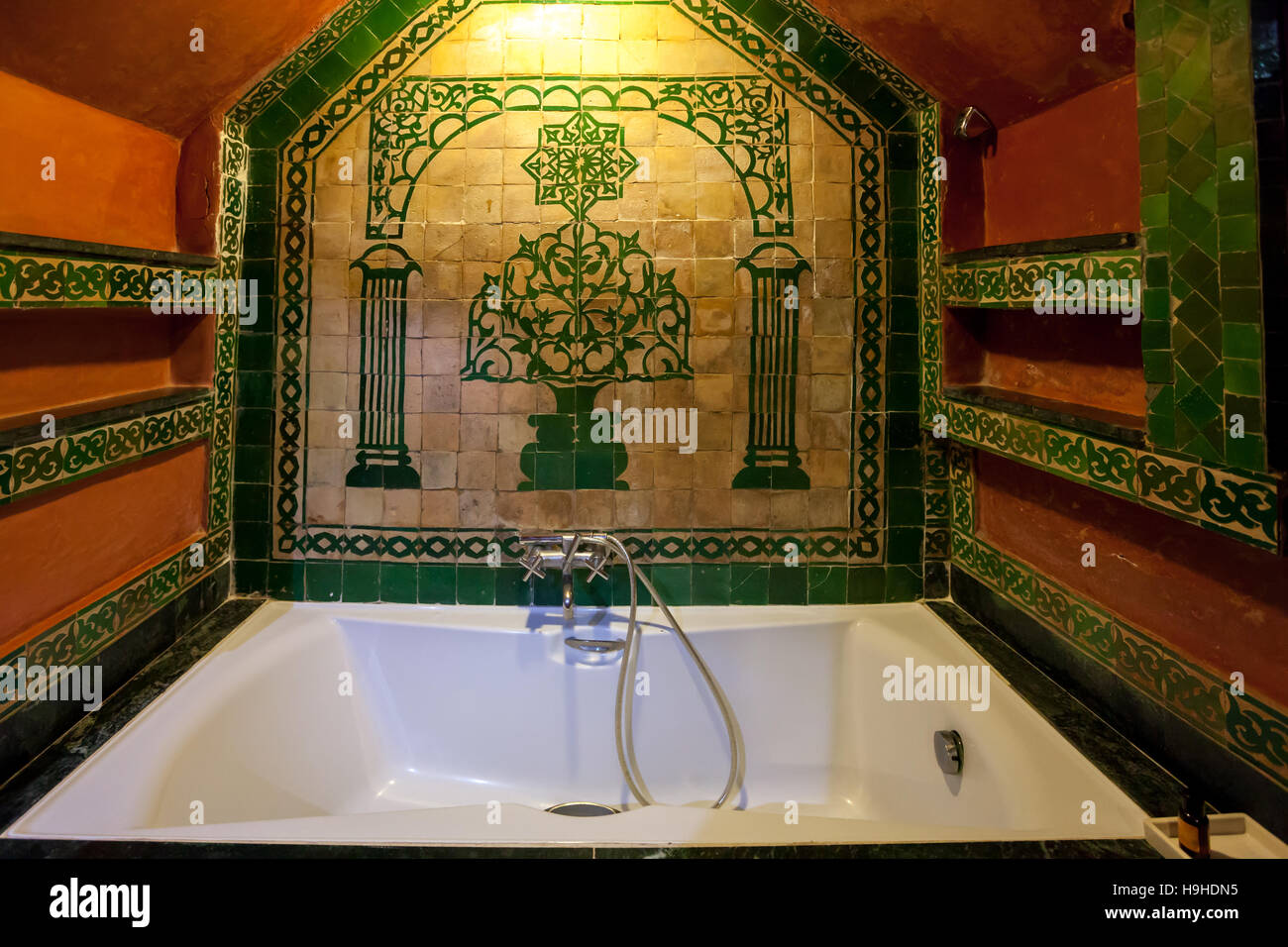 Salle de bains en Riad Arabesque, Fès Banque D'Images