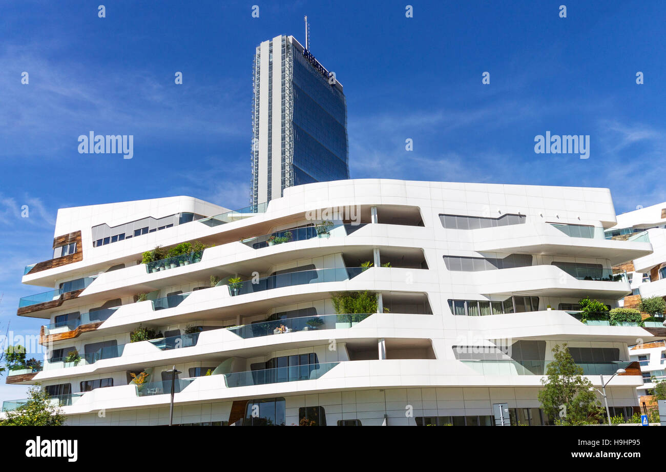 L'Italie, Lombardie, Milan, Arata Isozaki Tower et la résidence conçue par Zaha Hadid Banque D'Images