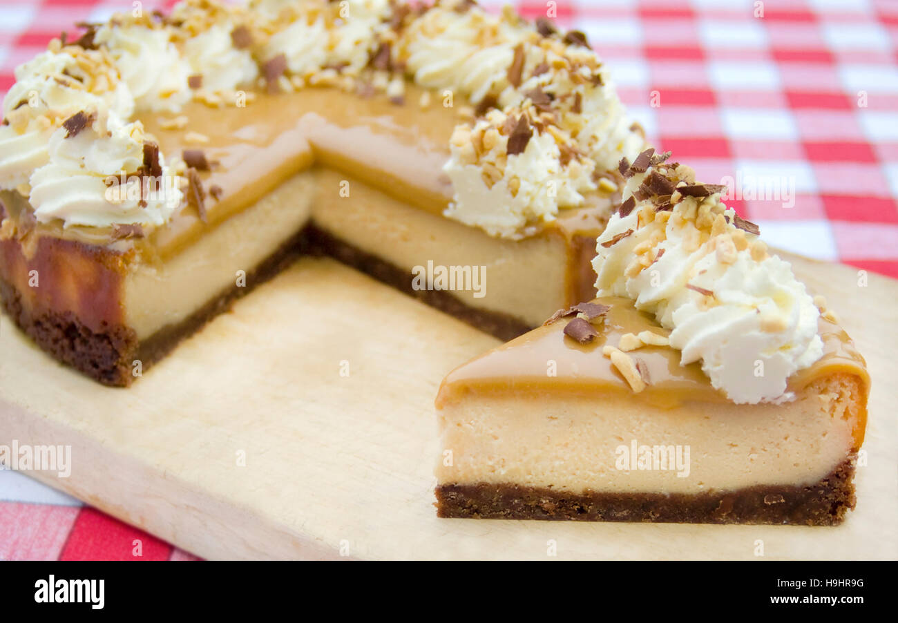 Le Beurre D Arachide Au Four Gateau Au Fromage Avec Une Base De Biscuit Chocolat Photo Stock Alamy Le Beurre D Arachide Au Four Gateau Au Fromage Avec Une Base De Biscuit Chocolat Photo Stock Alamy