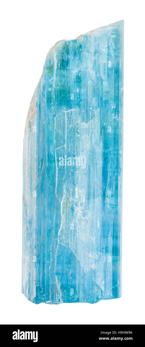 La prise de vue macro de spécimen de matières premières minérales naturelles - aigue-marine (béryl bleu cristal) isolé sur fond blanc Banque D'Images